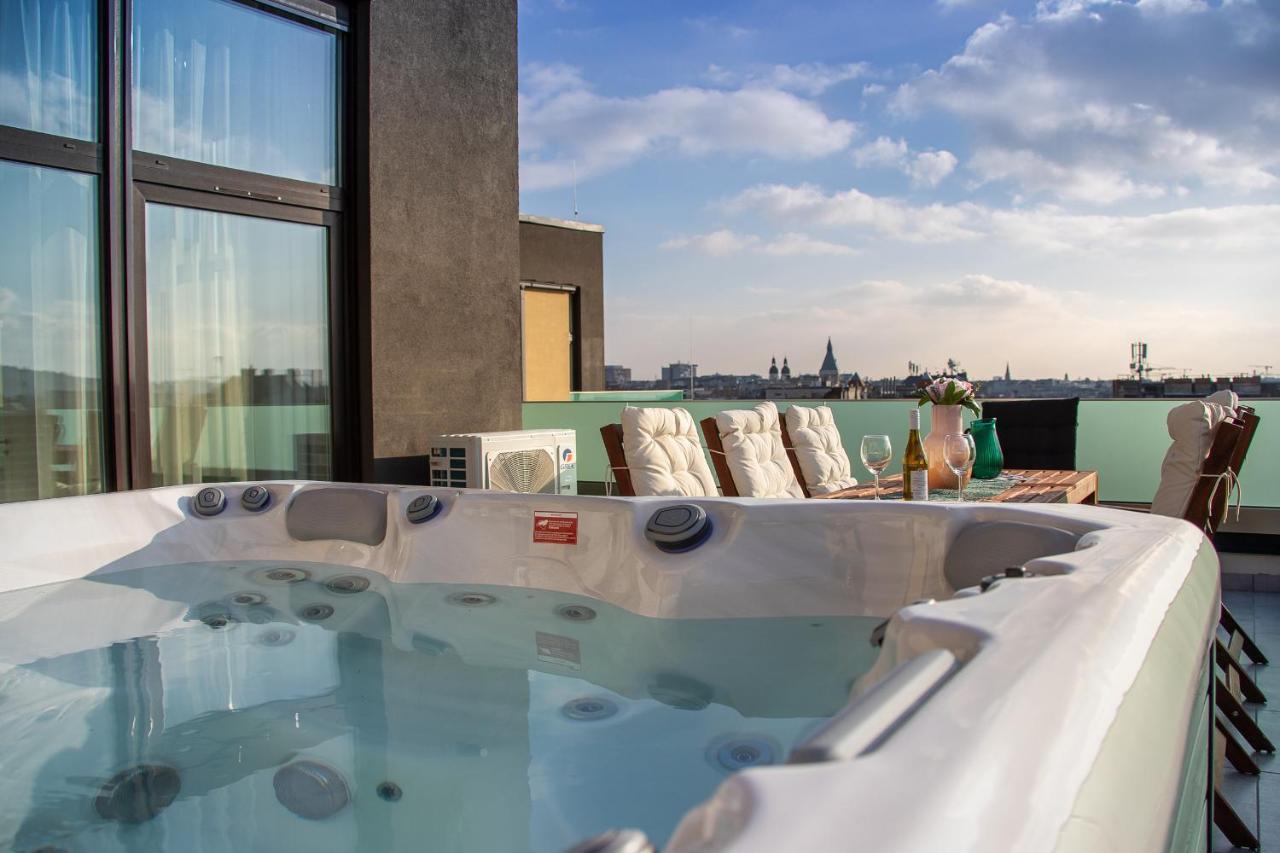Centropolitan Penthouse #Jacuzzi #Freeparking Apartment Budapest Bagian luar foto